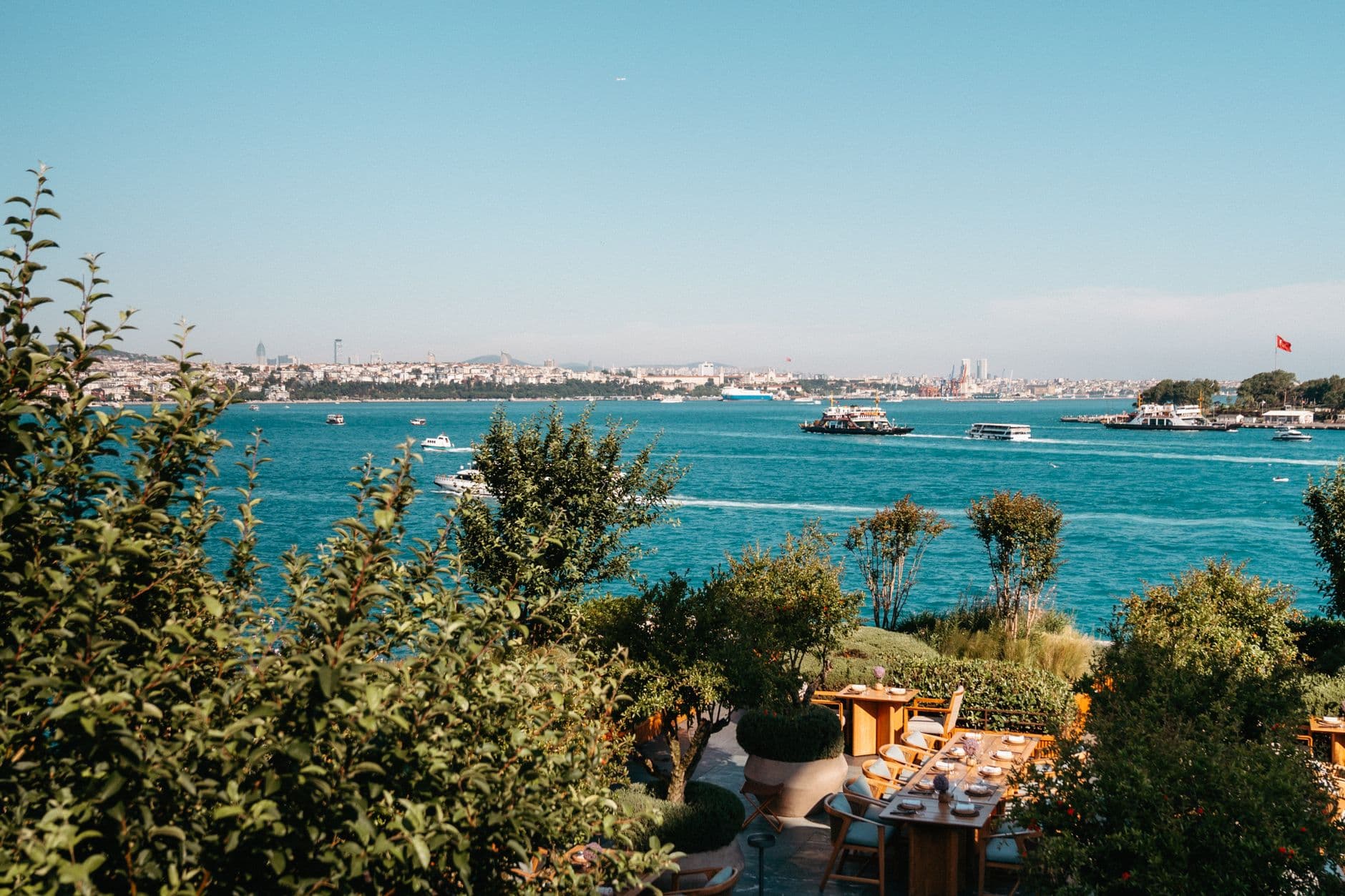 Grand Hyatt İstanbul'daki Grasidi Gastro Garden yaz menüsünü yeniledi