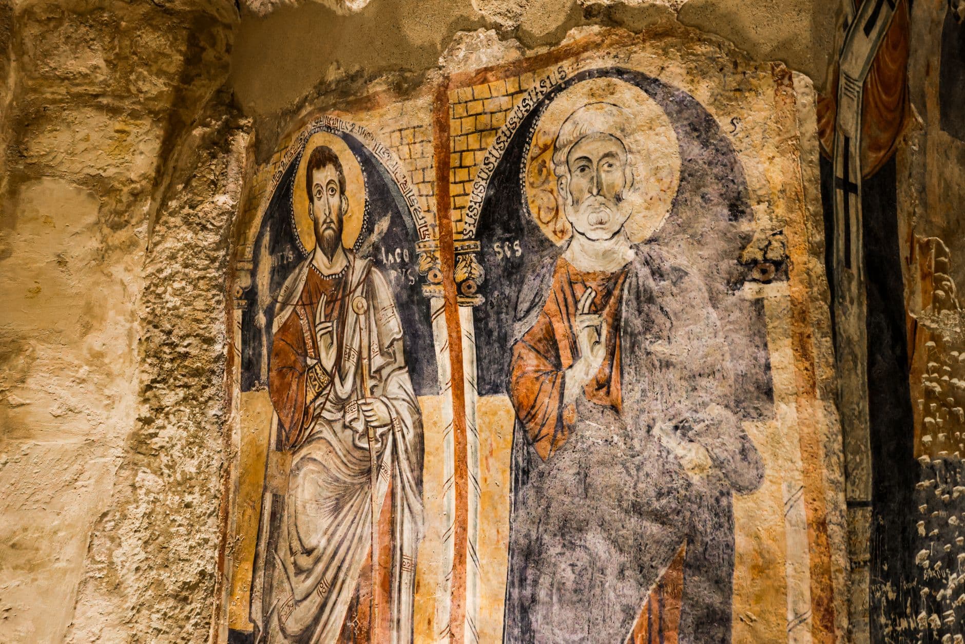 Mardin'deki 1600 yıllık Mor Kuryakos Kilisesi 50 yıl sonra ibadete açıldı
