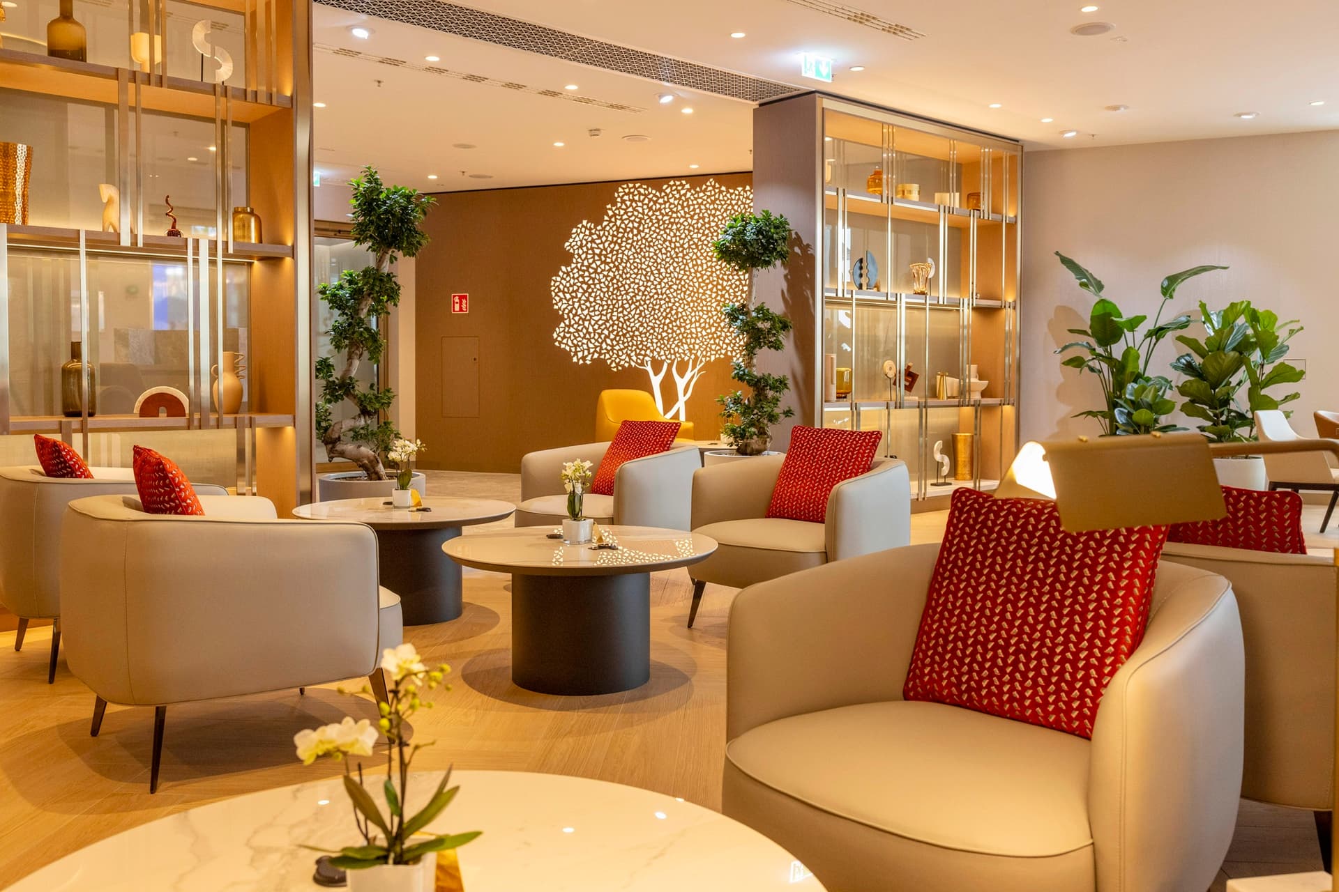 Emirates, havalimanı lounge'larını yeni konseptle yeniliyor