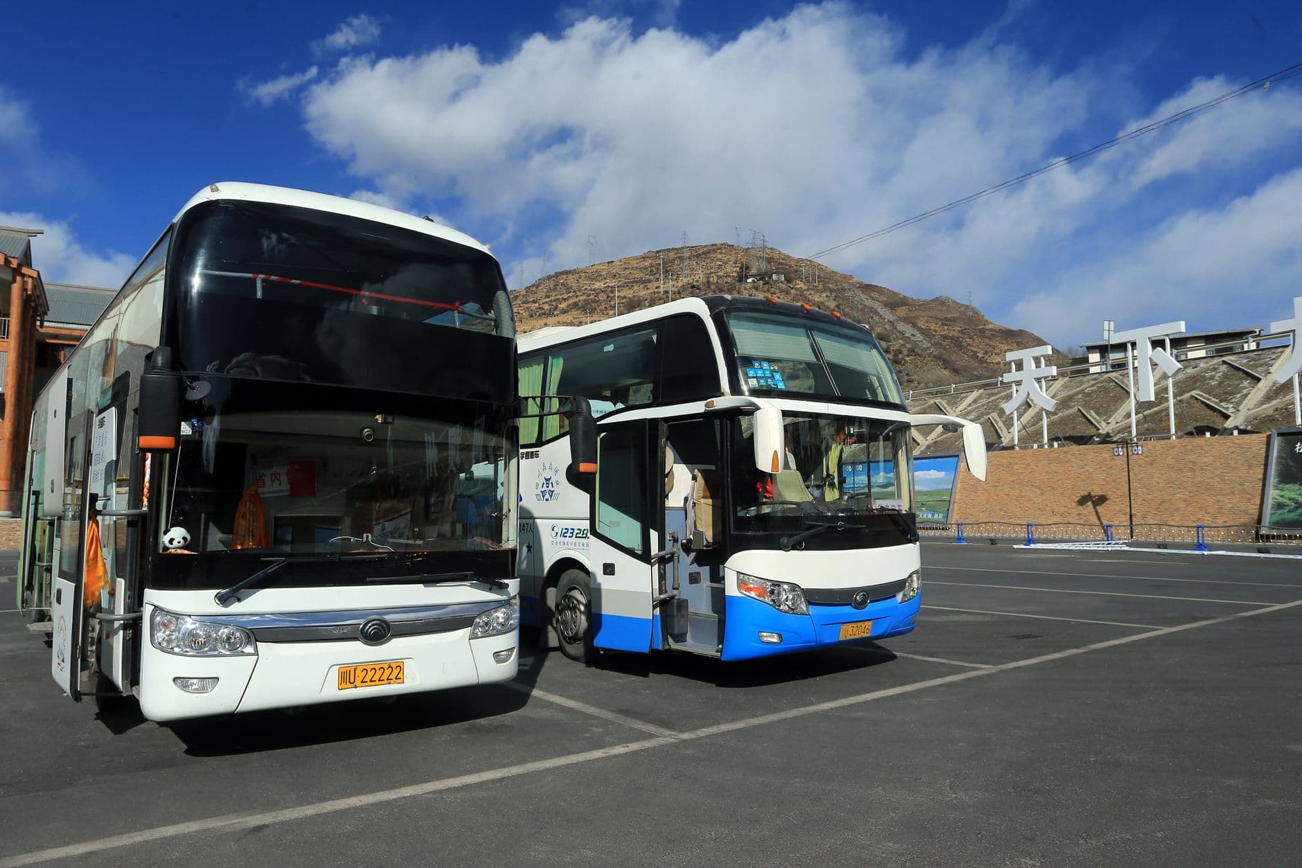 Metro Turizm iki Neoplan Skyliner otobüs aldı