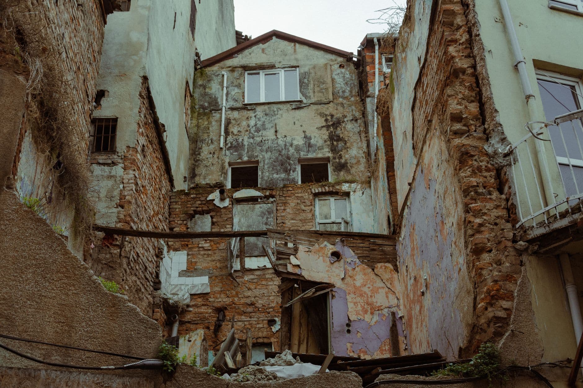 Beykoz Riva'daki metruk otel yıkılıyor, yerine gençlik merkezi yapılacak