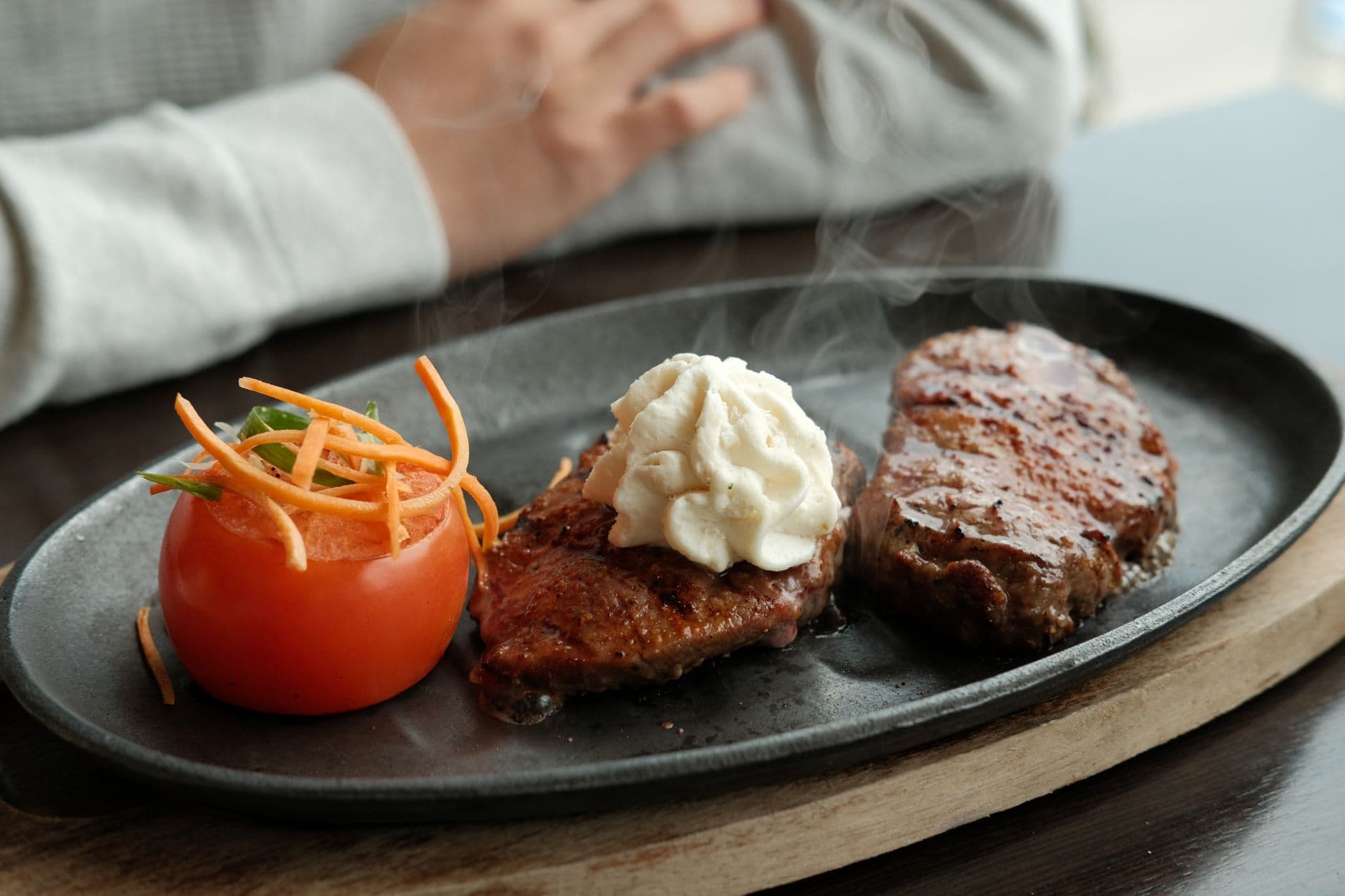 Saltbae, Emaar Square Mall'da yeni restoranını açıyor