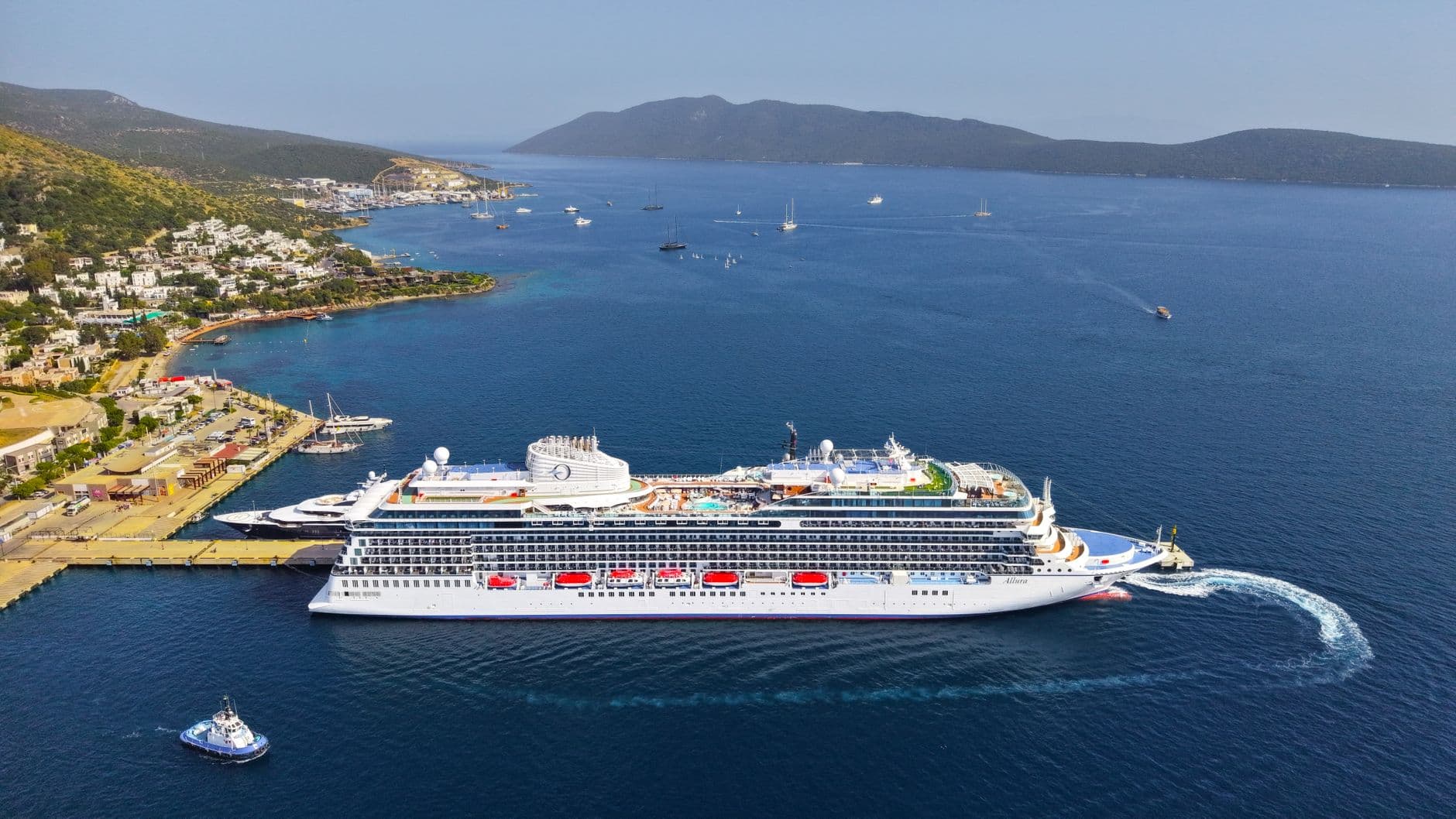 Malta bayraklı Aroya kruvaziyeri Bodrum'a 1532 turist getirdi