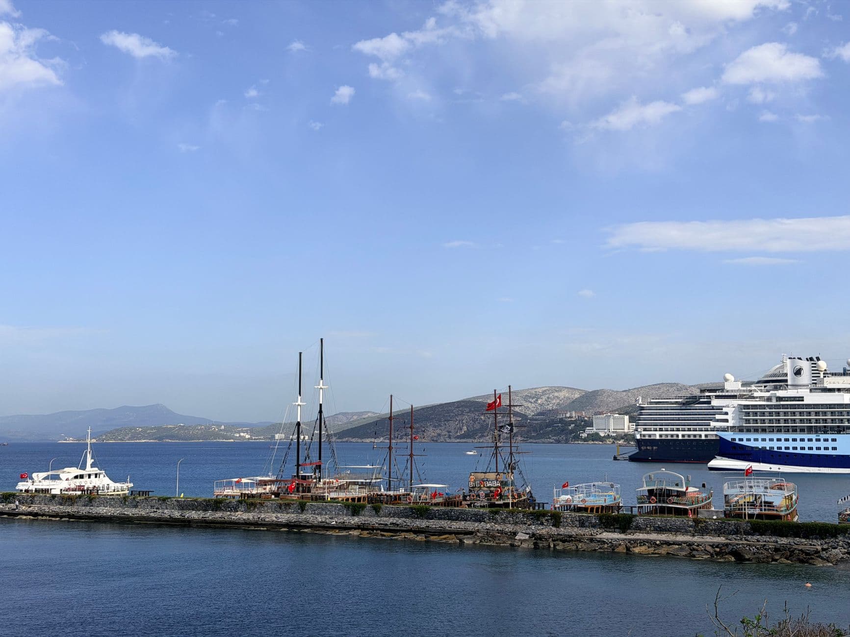 Bodrum'a iki gemi ile 1012 turist aynı anda geldi