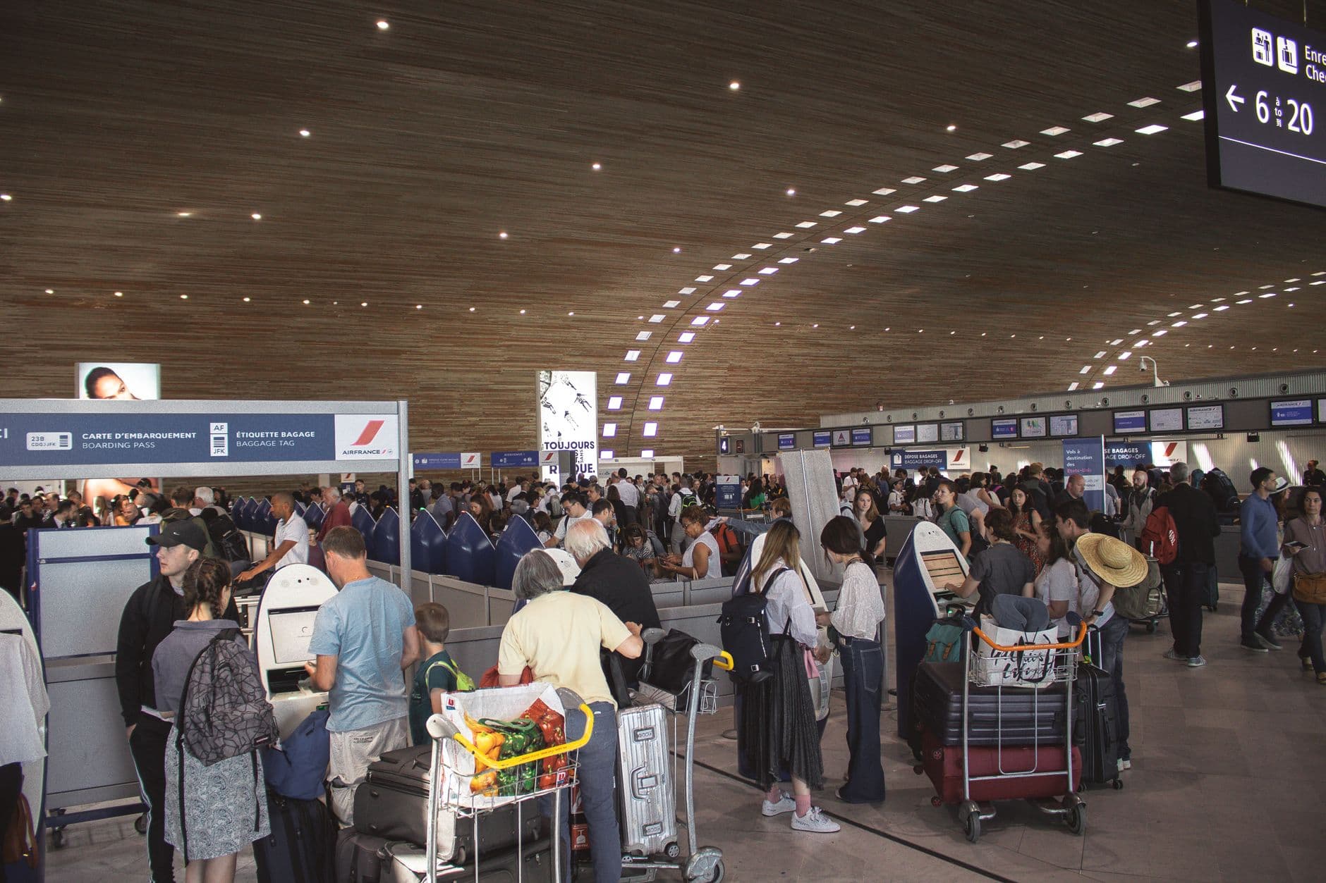 İstanbul Havalimanı'nda yeni bagaj sistemi yolcuları zorluyor