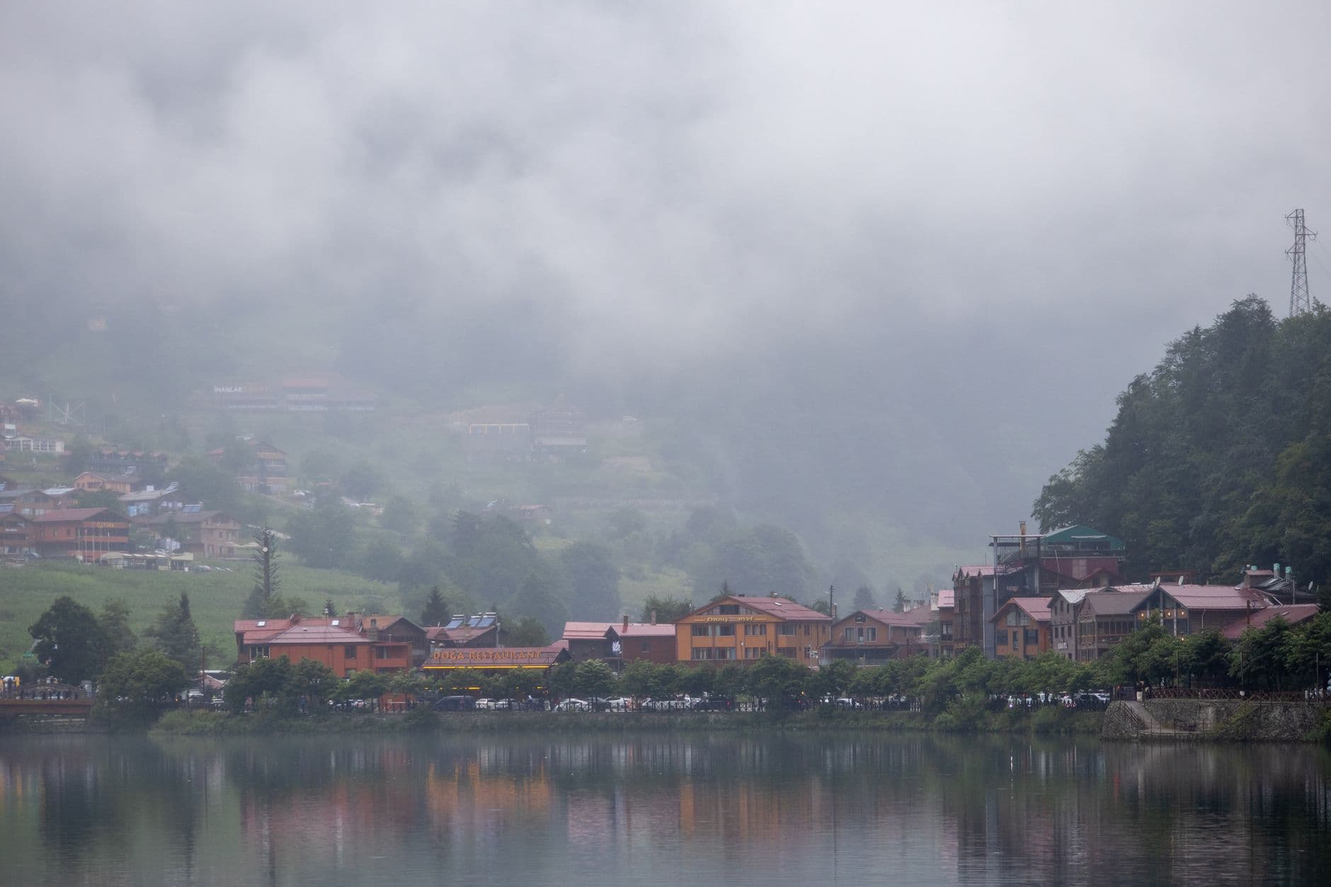 Bakan Ersoy, Trabzon Turizminin Potansiyelini Değerlendirmek İçin Sektör Temsilcileriyle Görüştü
