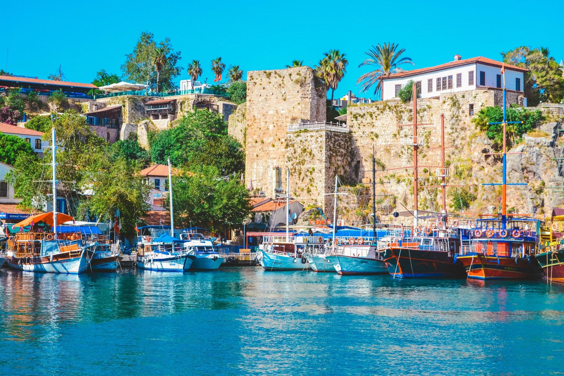 Temmuz'da yabancı ziyaretçi sayısı geriledi, Antalya başı çekti